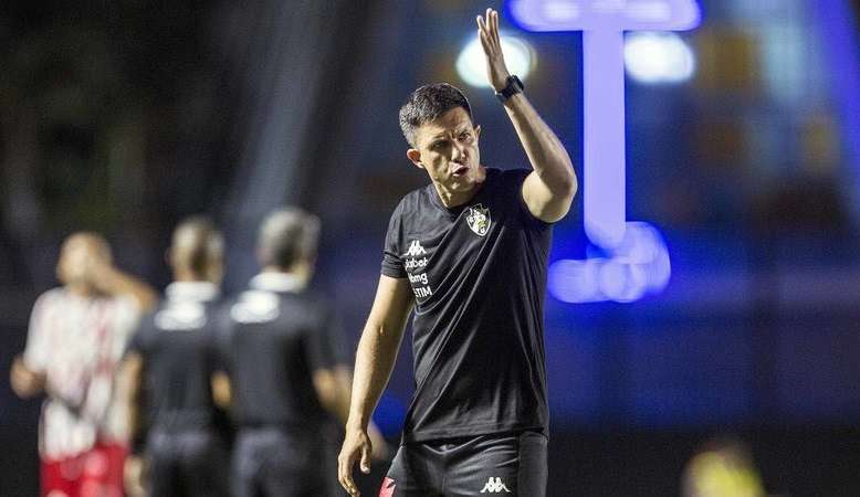 Vasco consegue liminar e Barbieri comandará o time contra o Santos
