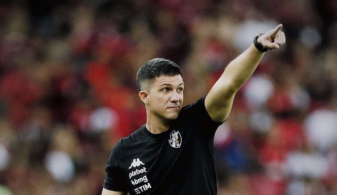 Torcedores do Vasco vaiam equipe após derrota para o Santos