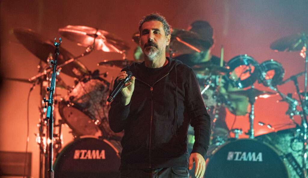 System of a Down retorna aos palcos em festival com setlist extenso e com sucessos