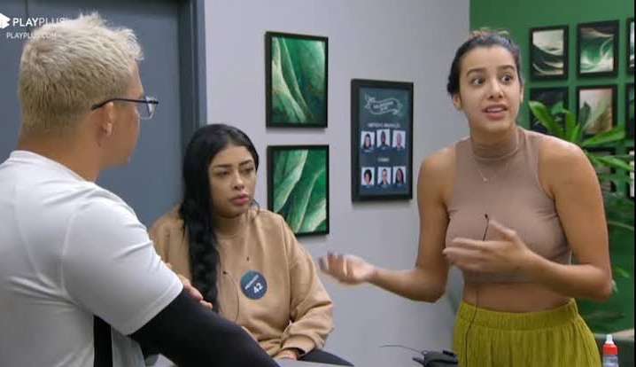 Layssa conversa com Davi sobre suas falas com outros participantes