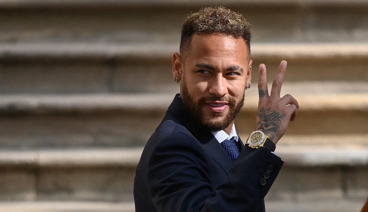 Neymar participa de comemoração de título do Barcelona