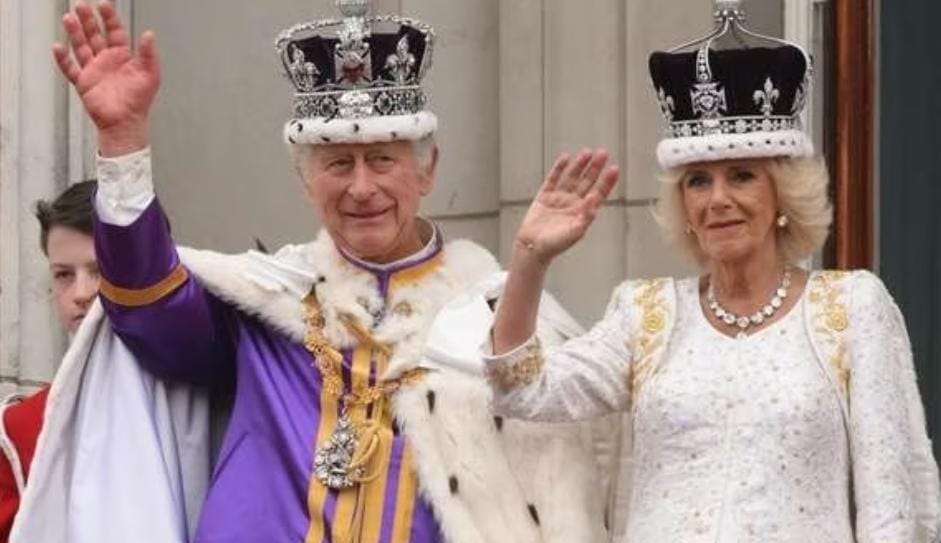Rei Charles III e Camilla Parker procuram contratar gestor de mídias sociais