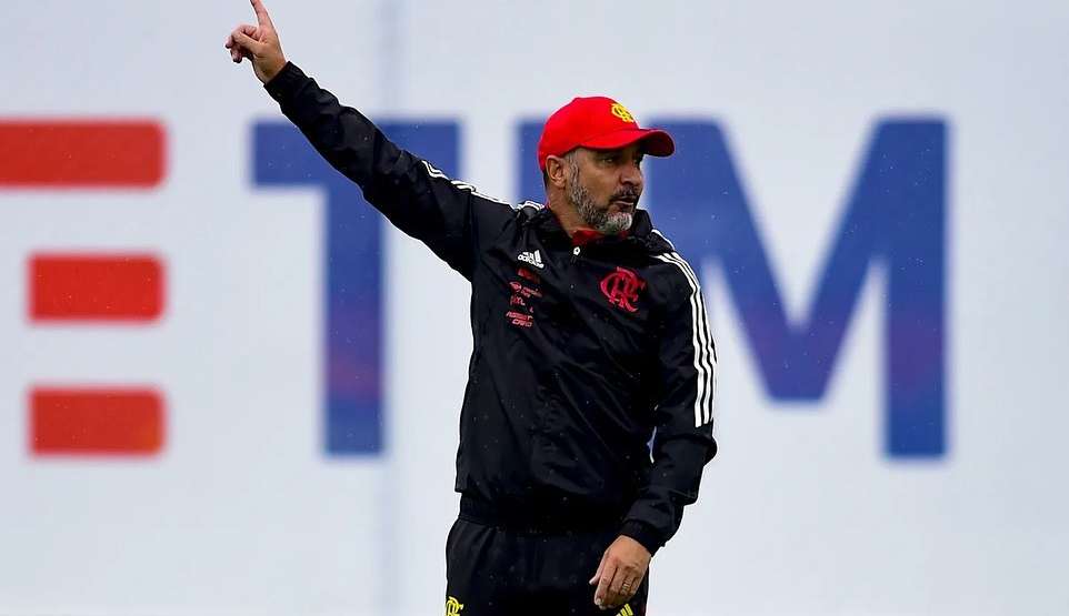 Vitor Pereira quebra o silêncio e fala sobre saída do Flamengo