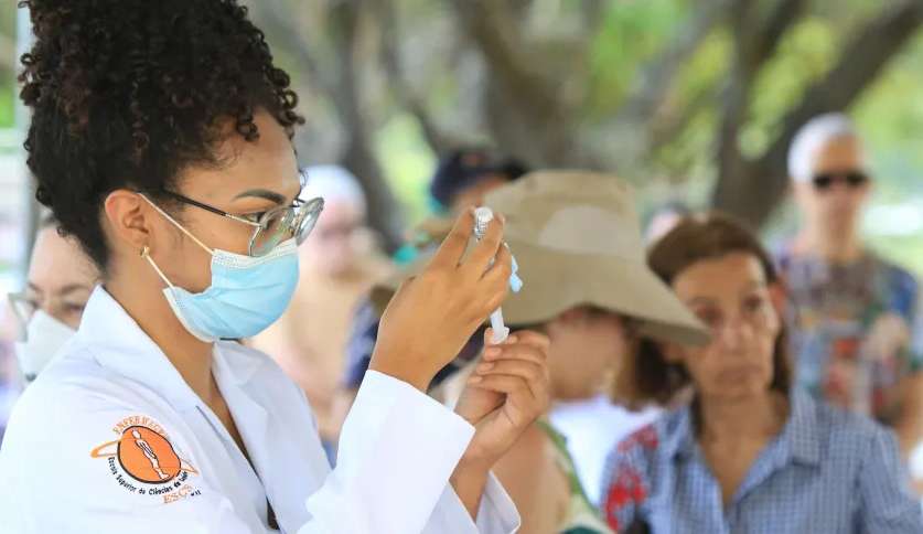 Novas composições de vacinas contra a Covid-19 vão conter sublinhagens de variante Ômicron