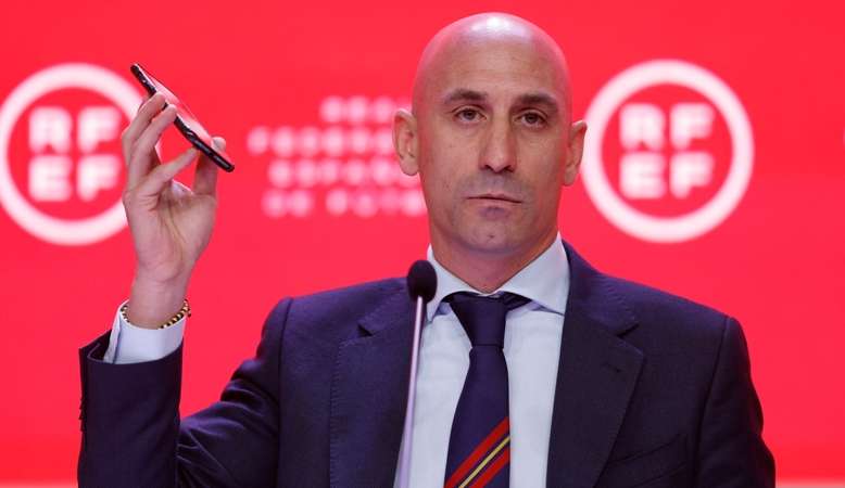 Presidente da federação espanhola declara apoio a Vini Jr e ataca Tebas: “Deveria evitar embate nas redes sociais”