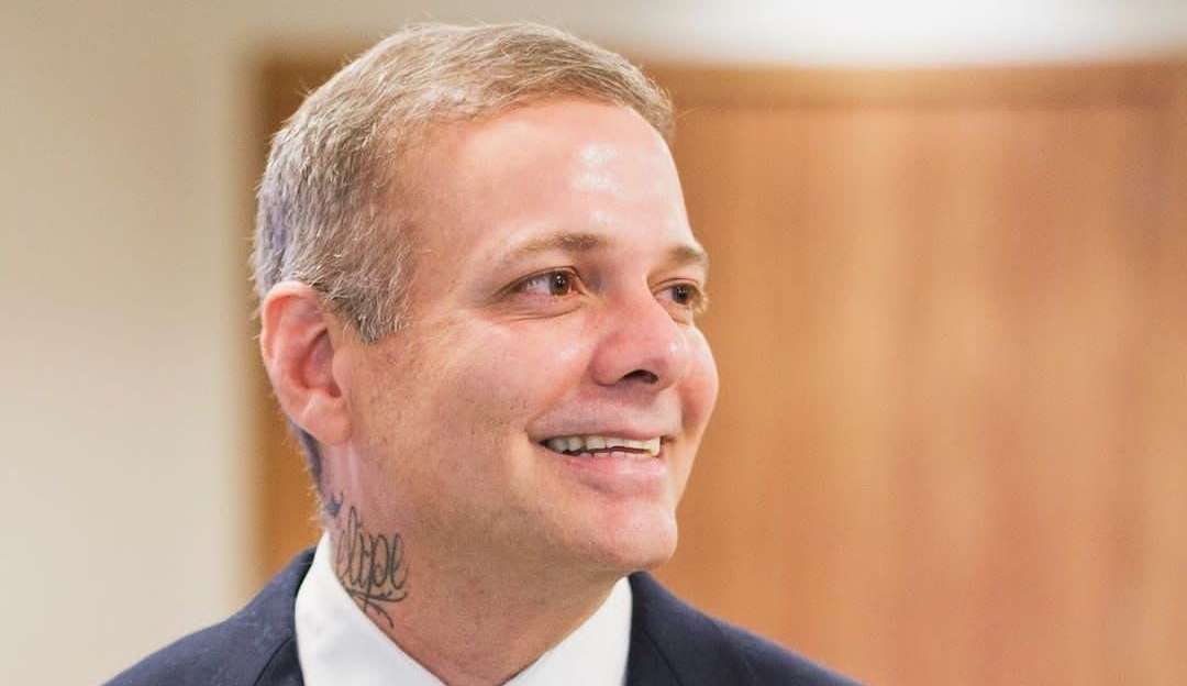 Dr. Manutenção: Conheça Hamilton Couto, o médico que realiza ajustes em imperfeições nas famosas