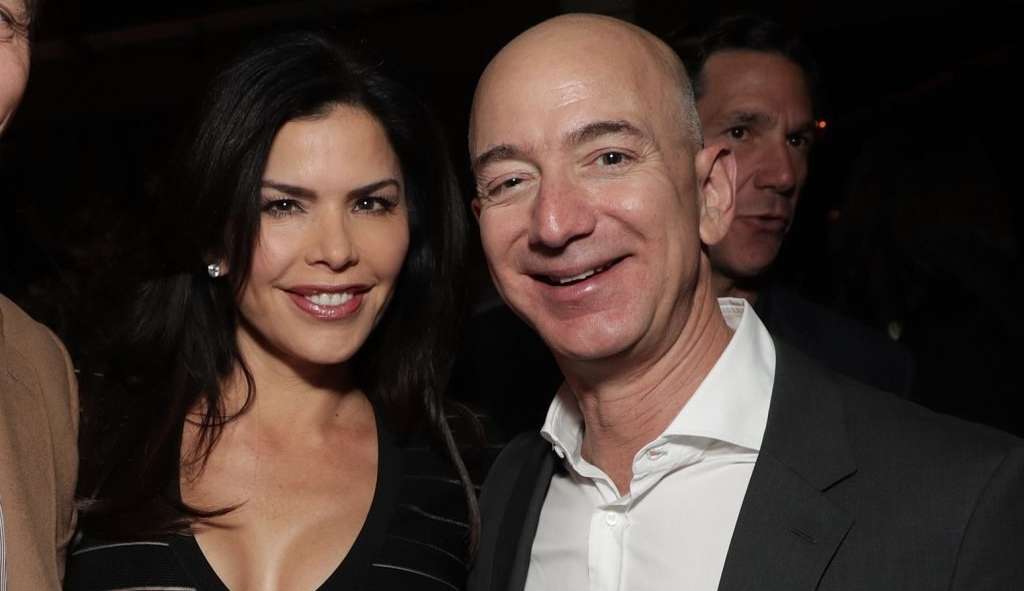 Com anel de noivado de R$ 12 milhões, Jeff Bezos pede namorada em casamento