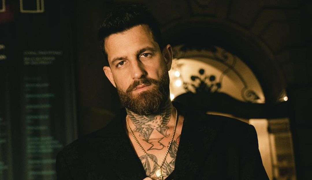 Leandro D’ Lucca comparece à SPFW e fala sobre planos de filhos com Cléo Pires