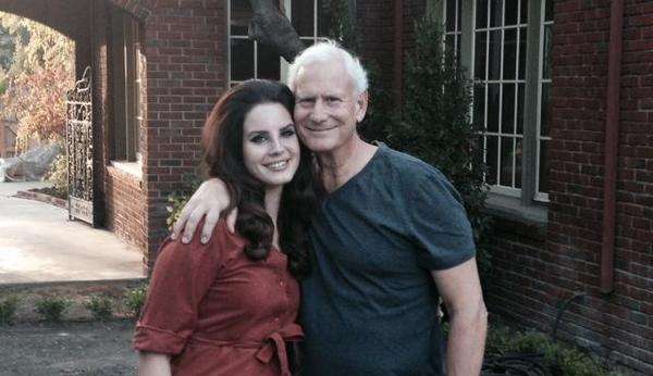 Pai de Lana Del Rey anuncia seu primeiro álbum musical