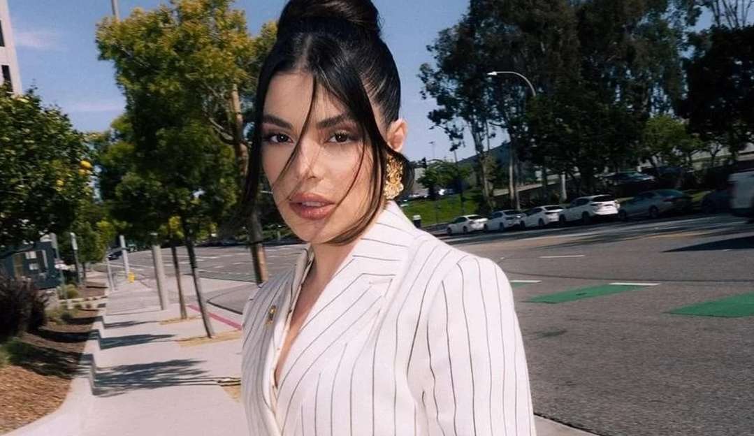 Gkay surge com novo namorado em festa de Simone Mendes