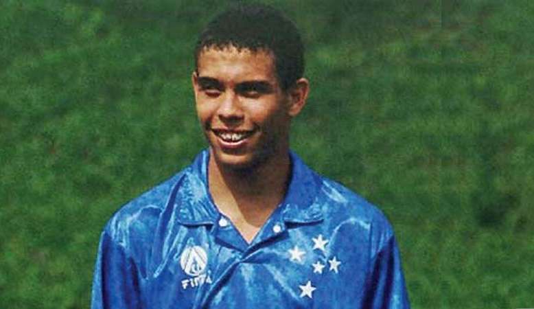 Estreia de Ronaldo como profissional completa 30 anos; confira a cronologia da trajetória do craque