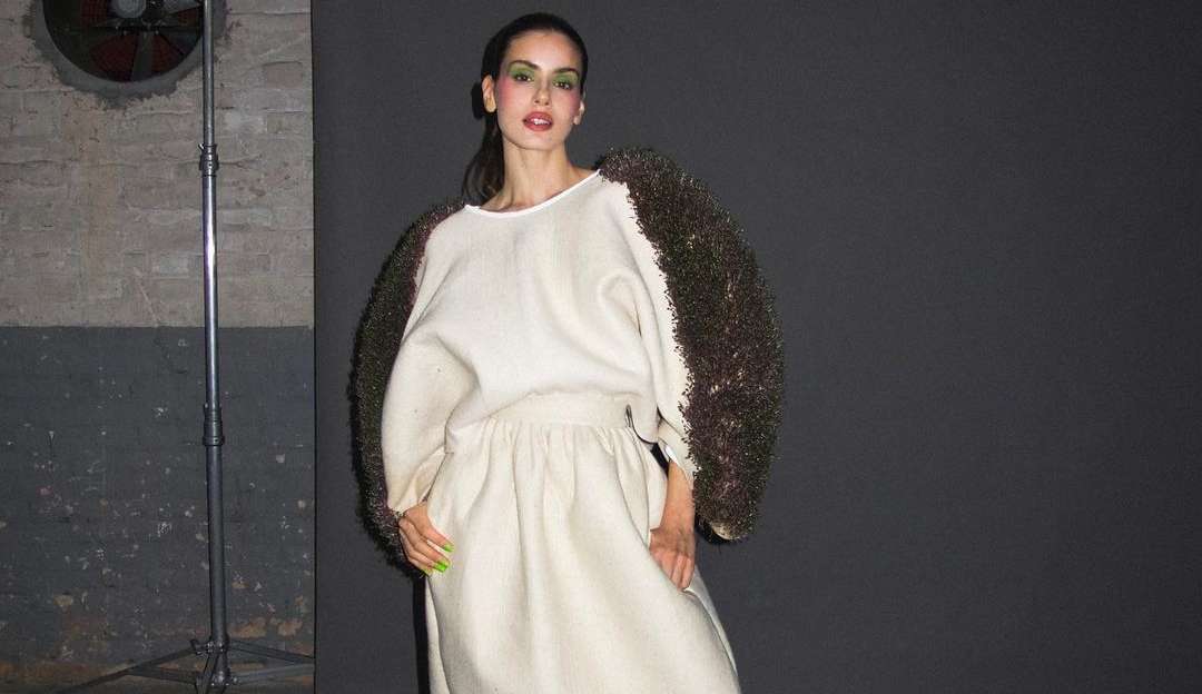 Camila Queiroz diz não sentir falta da carreira de modelo