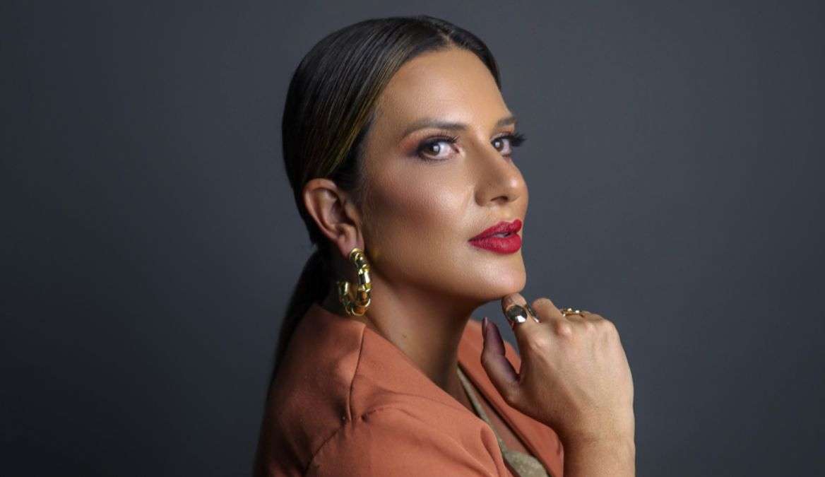 Dra. Juli Santana, referência em harmonização facial em SC, conta a sua trajetória até o sucesso