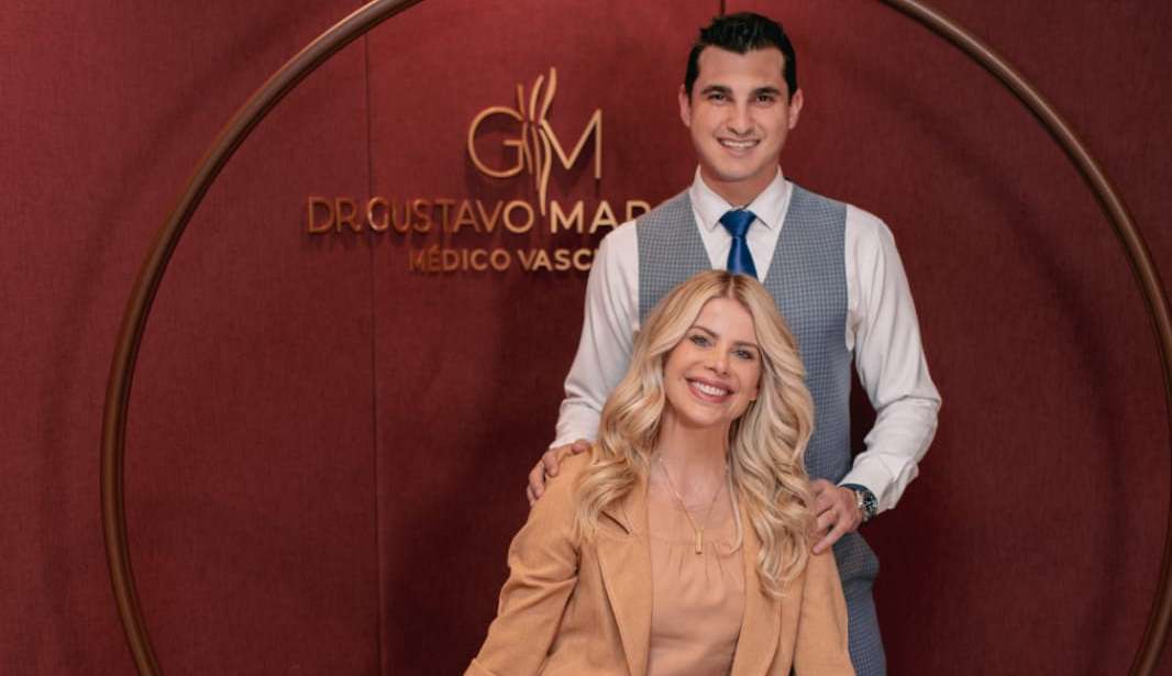 Karina Bacchi realiza procedimento revolucionário para varizes e vasinhos