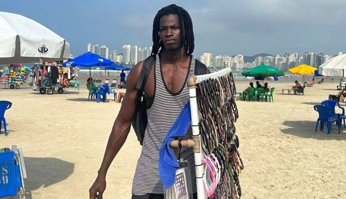 Jovem que vendia óculos de sol na praia estreia como modelo na São Paulo Fashion Week