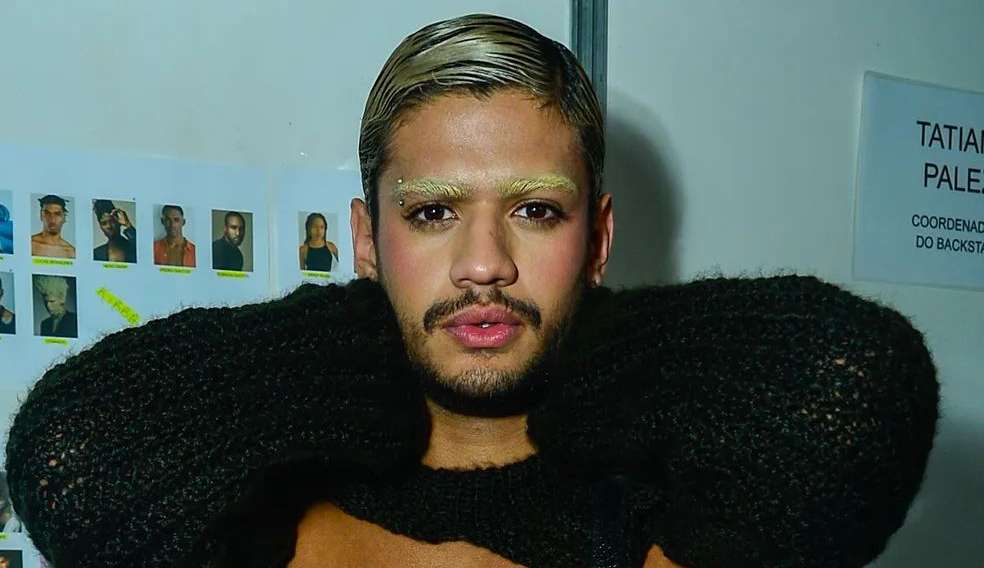 Em meio a rumores de affair, Bruna Griphao prestigia desfile de Gabriel Santana no SPFW