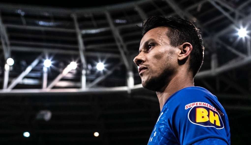 Justiça do Trabalho obriga Cruzeiro a reintegrar Henrique ao elenco