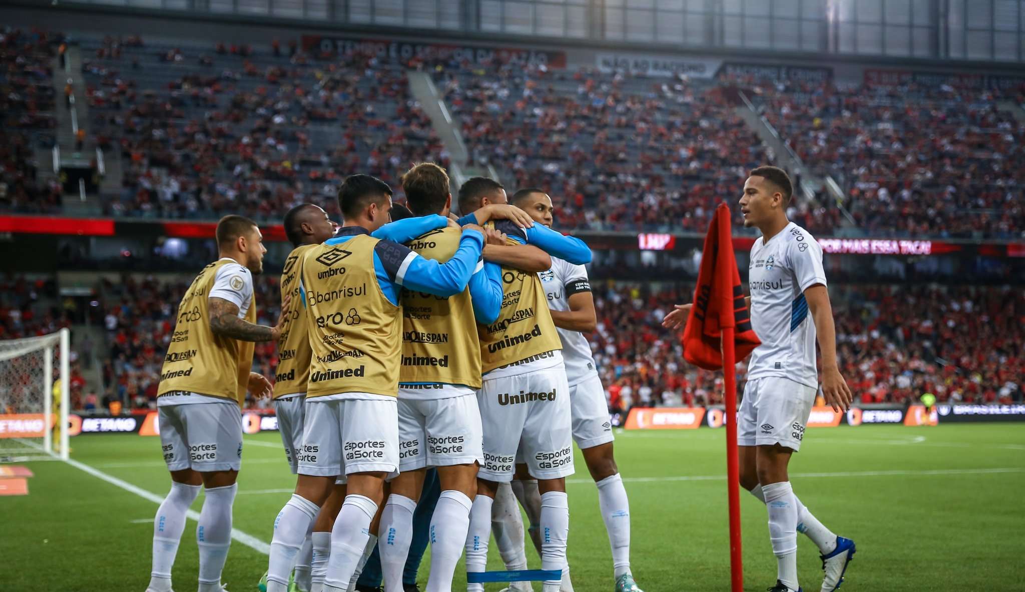 Grêmio derrota Athletico-PR e acaba com invencibilidade na Arena da Baixada