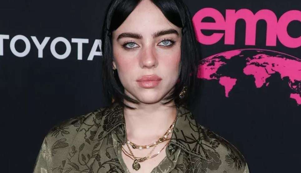 Billie Eilish desabafa sobre constantes críticas a seu estilo
