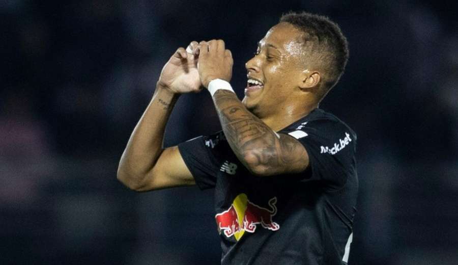 Bragantino não cede espaços e vence Santos no Brasileirão