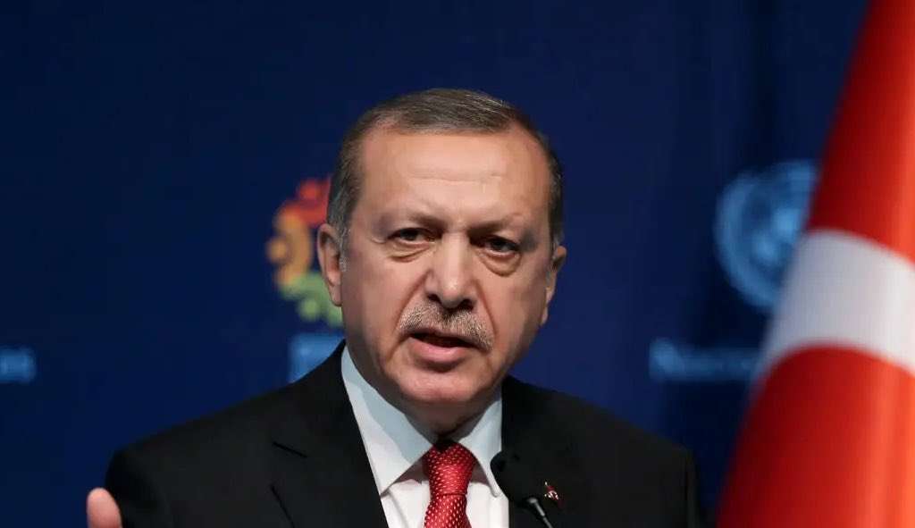 Presidente Turco é reeleito pela 3ª vez seguida em eleição marcada por denúncias