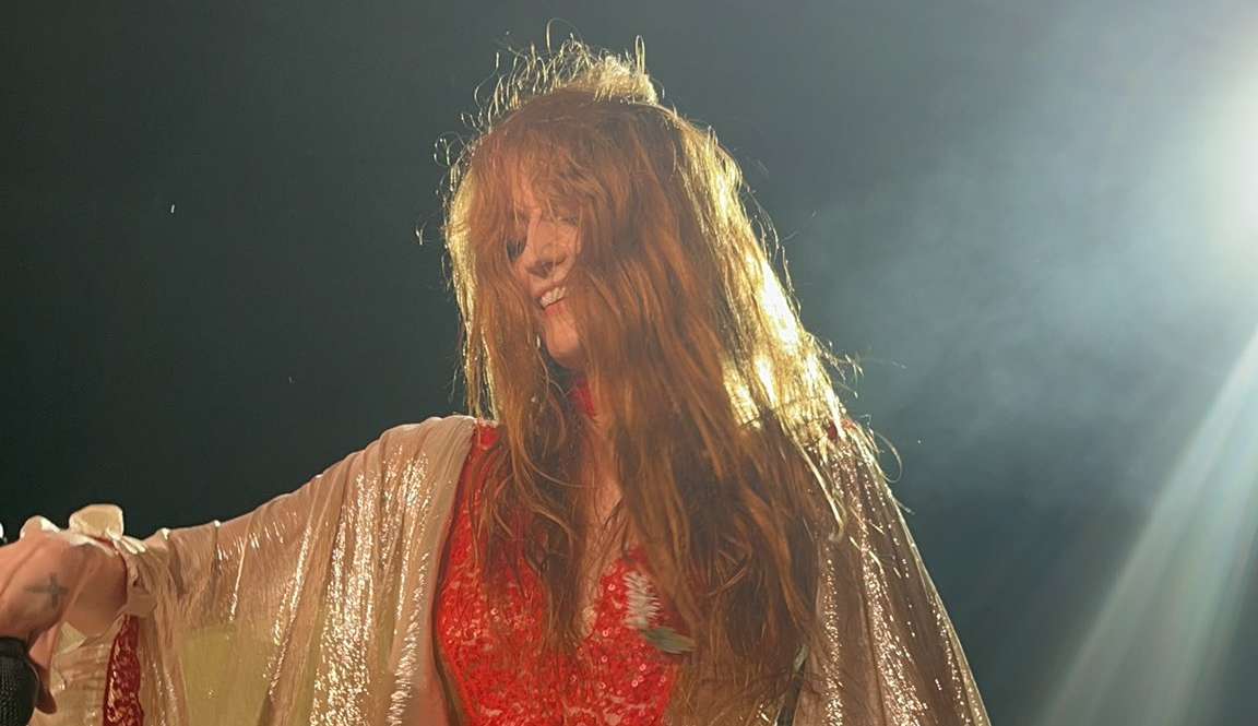 Florence Welch faz pedido inusitado ao publico durante apresentação no Mita