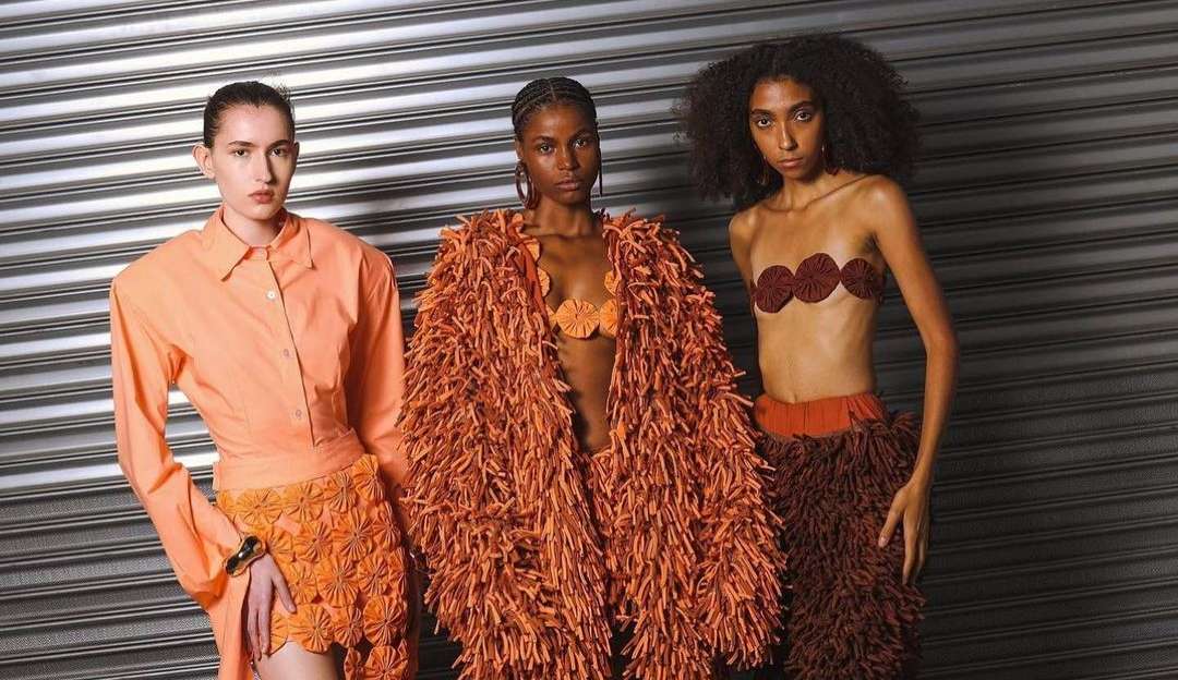 Cabelo com frizz ganha passarela em desfile de Weider Silveiro na SPFW