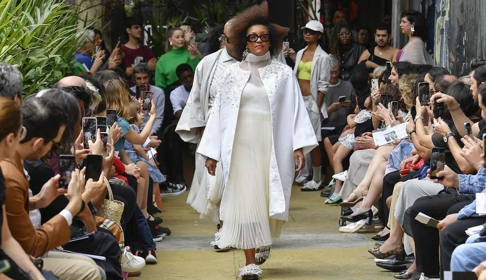 Estilista usa prédio icônico para desfile do SPFW