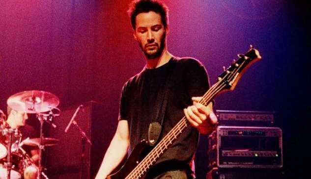 Keanu Reeves volta a se apresentar com a banda Dogstar após longo hiato