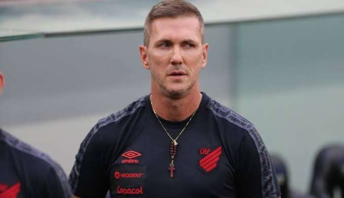 Técnico do Athletico-PR destaca a classificação do time para as quartas da Copa do Brasil