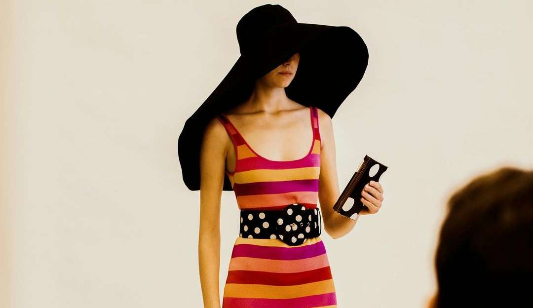 Carolina Herrera prepara desfile repleto de símbolos do Rio de Janeiro