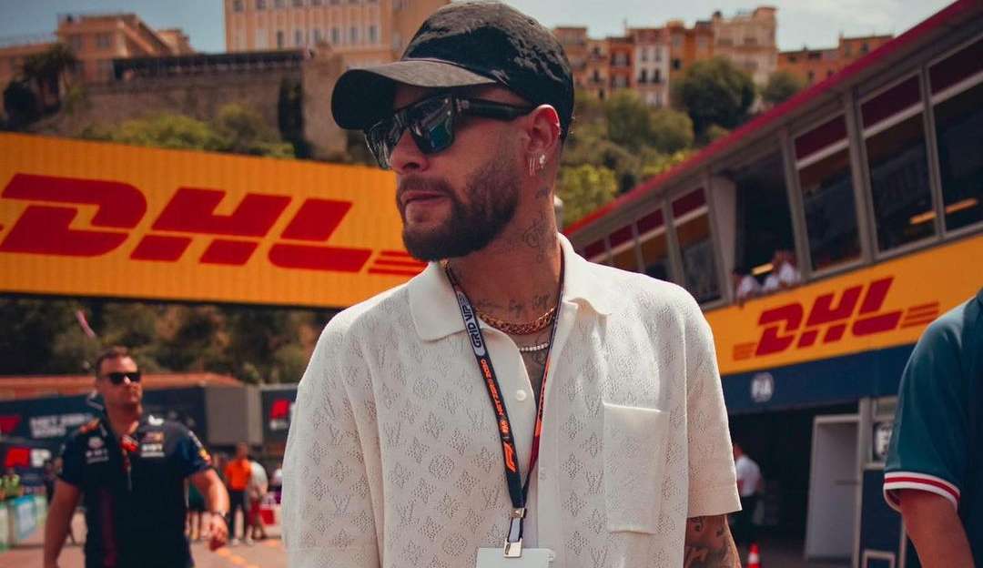 Neymar tira foto com Hamilton após polêmica em Mônaco