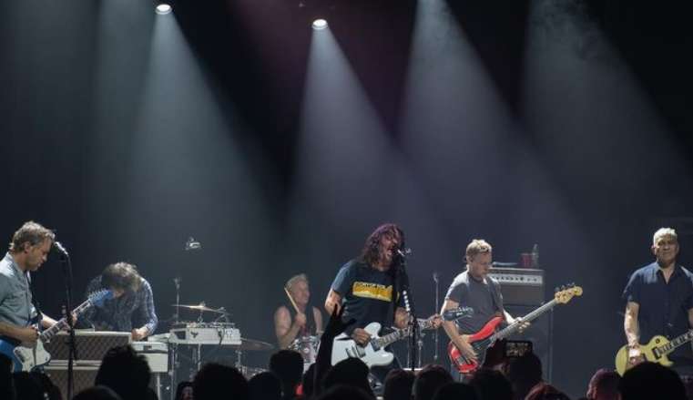 Foo Fighters lança seu primeiro álbum sem participação de Taylor Hawkins