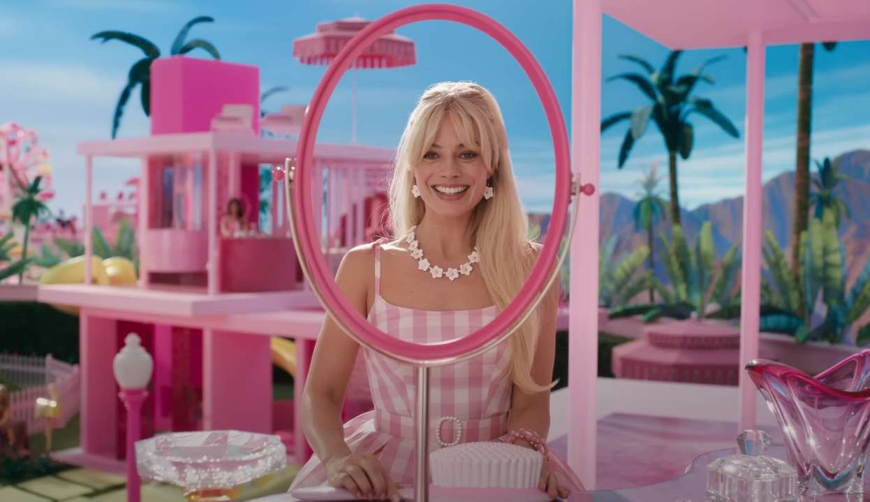 Filme da Barbie proporciona escassez de tinta rosa, diz diretora