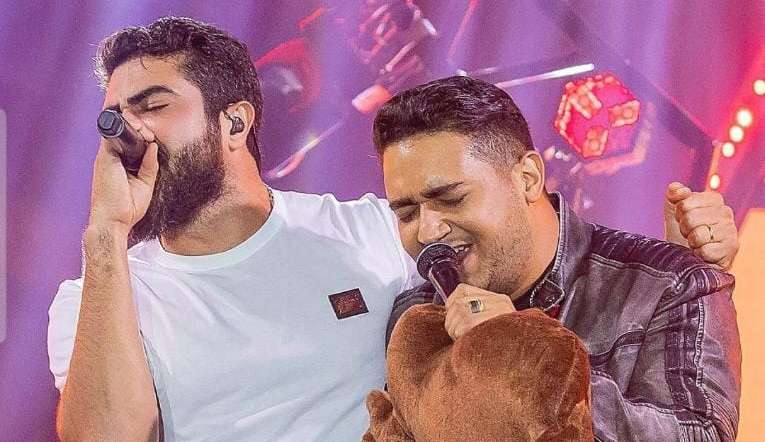 Henrique se incomoda após repórter excluir Juliano de entrevista