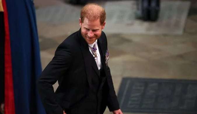 Príncipe Harry adia participação em julgamento contra tabloide britânico