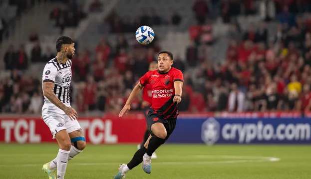 Athlético supera Libertad e garante vaga nas oitavas da Libertadores