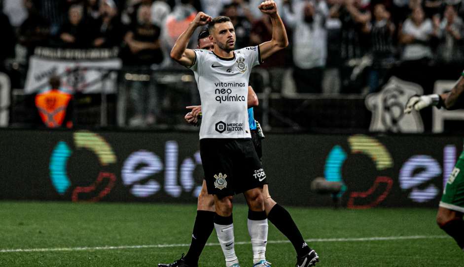 Júnior Moraes rescinde contrato com Corinthians após polêmica