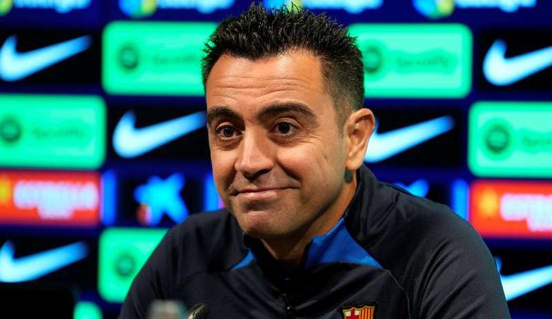 Xavi comenta decisão de Messi e descarta retorno de Neymar