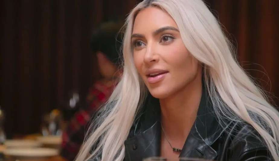 Kim Kardashian admite novo affair, e faz mistério: “Ele atende aos padrões”