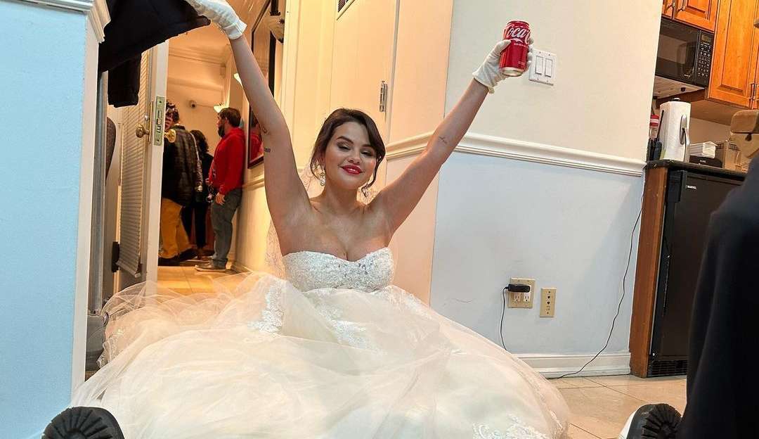 Selena Gomez posta vídeo em que flerta com jogador de futebol