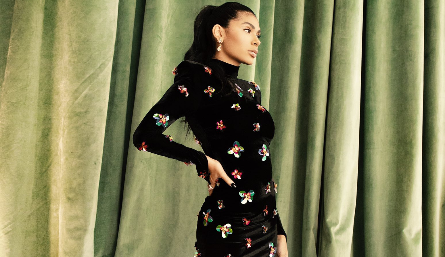 Pocah se emociona ao relembrar racismo sofrido pela filha: ‘Devem pagar por isso’