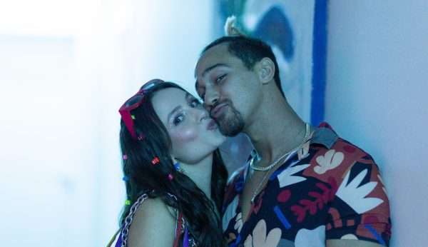 Filme estrelado por Larissa Manoela e André Luiz Frambach tem novas fotos divulgadas