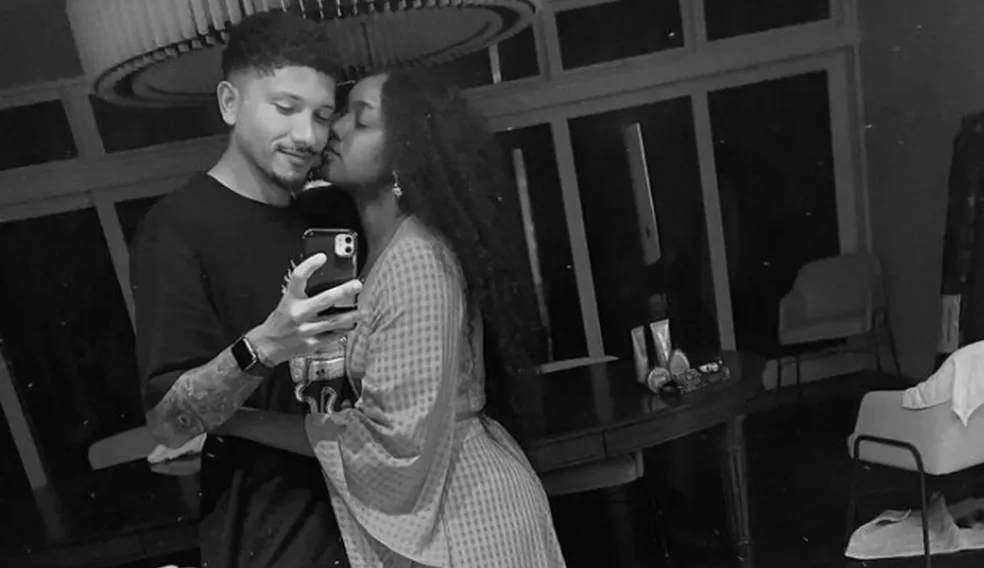 Yuri Lima declara seu amor para Iza no Dia dos Namorados