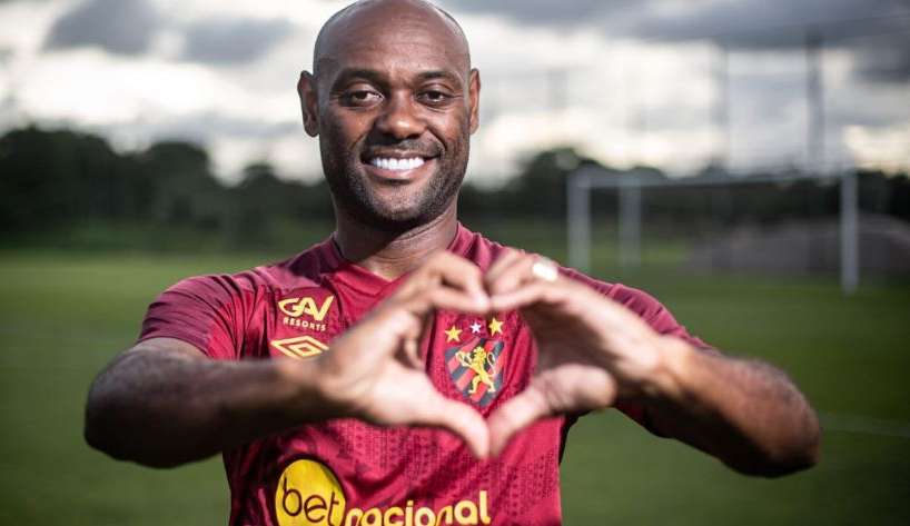 Aos 39 anos, Vagner Love relembra o início de sua carreira e diz porquê assinou com o Sport