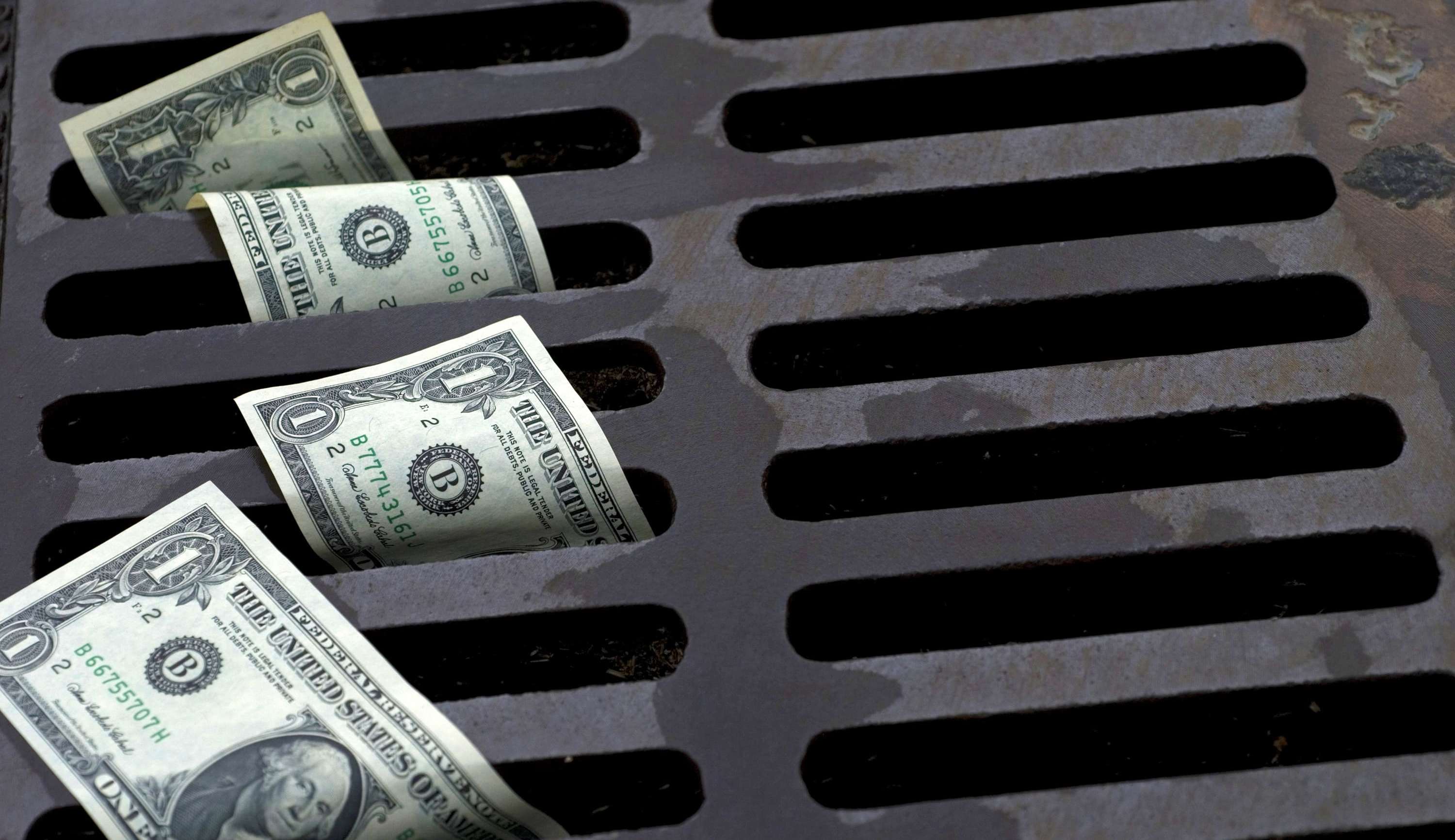 Dólar tem queda de 0,08% e Banco Popular da China reduz taxa de recompra