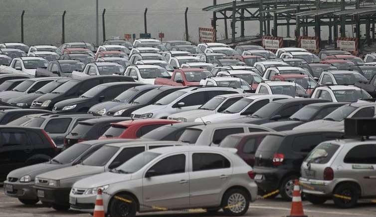 Governo divulga lista de montadoras que irão participar do programa “carro mais barato”