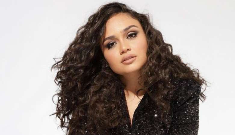 Luiza Martins lança álbum completo de “Continua” com participação de Maurilio