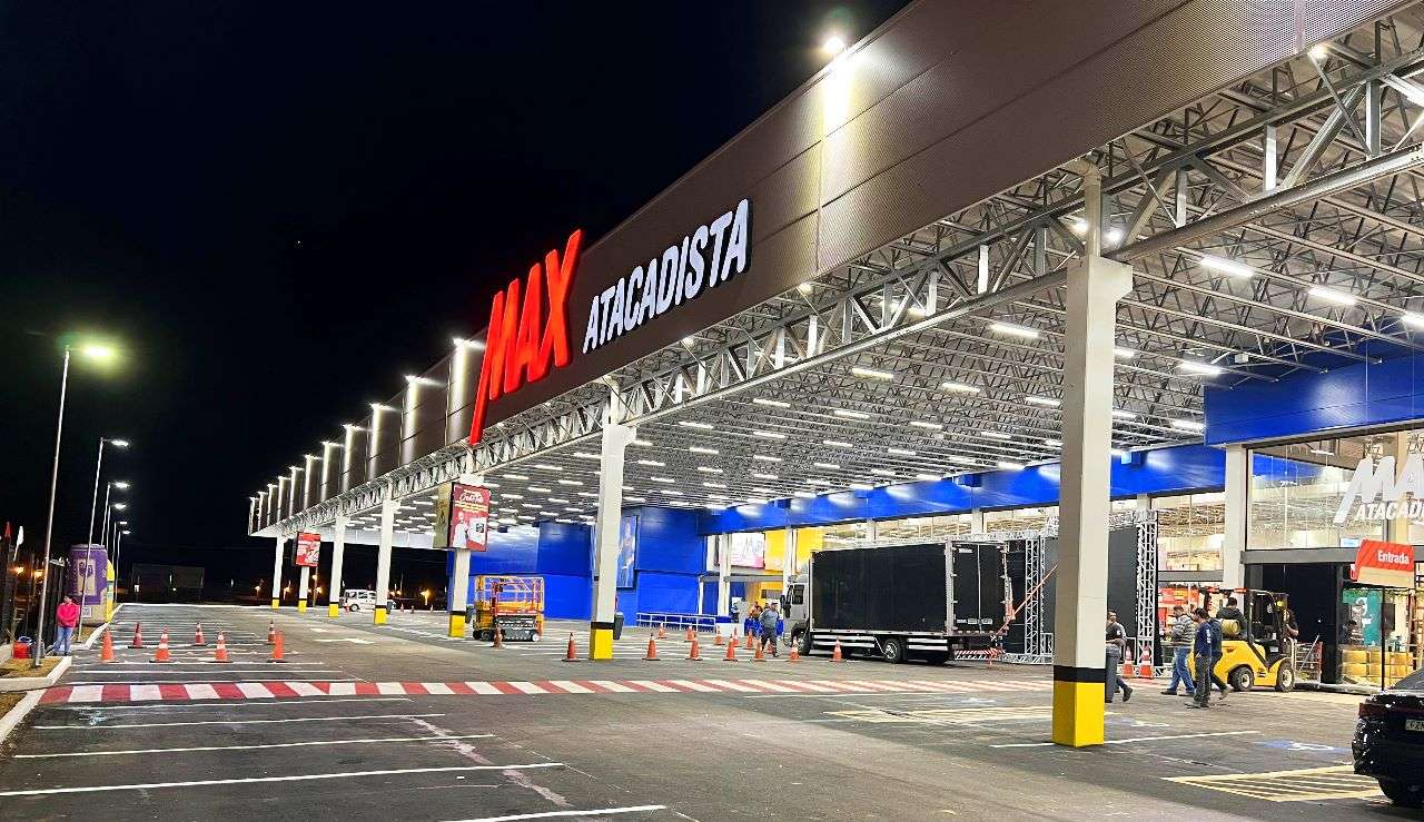 Muffato compra parte do grupo Makro