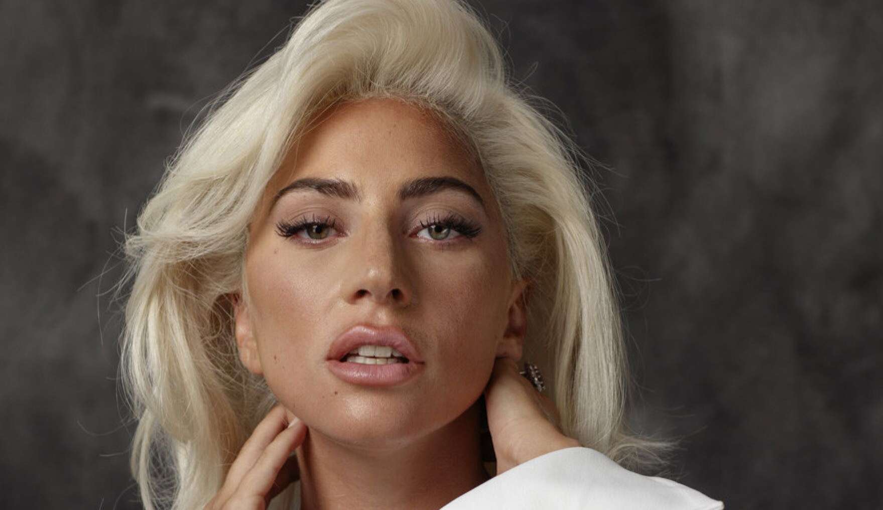 Lady Gaga anuncia filme da “The Chromatica Ball” e novo projeto musical